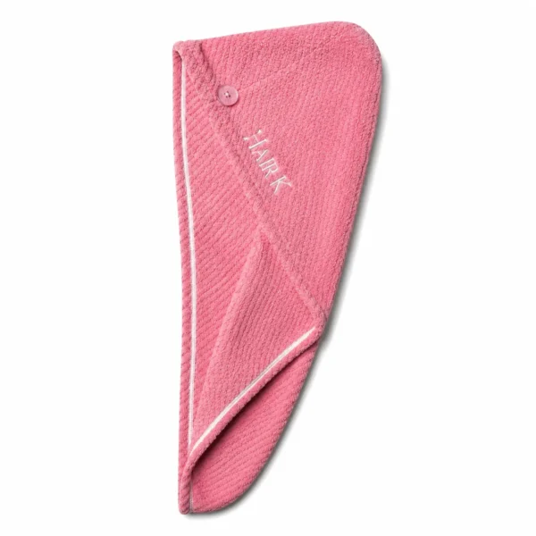 Serviette microfibre rose clair Hair K Paris avec logo blanc, idéale pour envelopper les cheveux mouillés et préserver leur douceur naturelle.