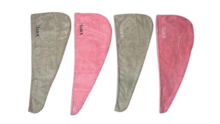 serviettemicrofibre cheveux absorption rapide hair k paris - Hair K Paris أربعة أنواع من المناشف المصنوعة من الألياف الدقيقة من هير كيه باريس باللون الوردي والبيج مع شعار أسود أو أبيض